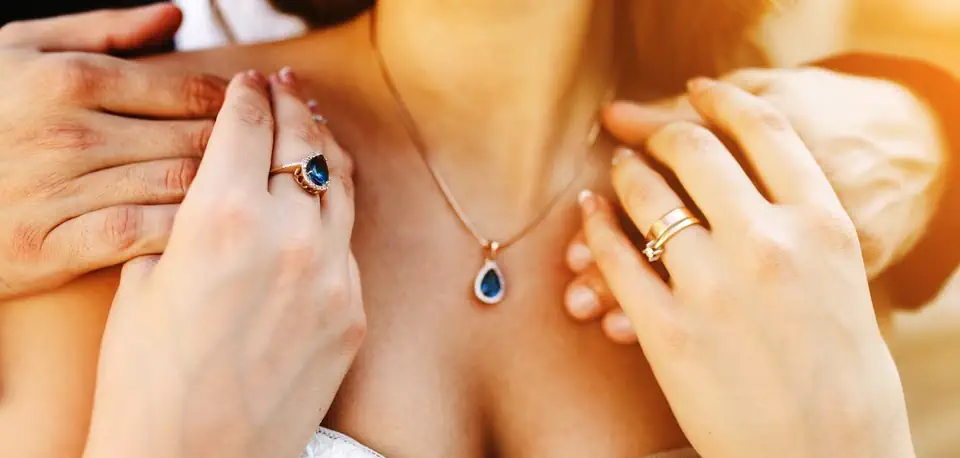 Best gold & silver jewellery discounts on https://cocoandkinney.com/
