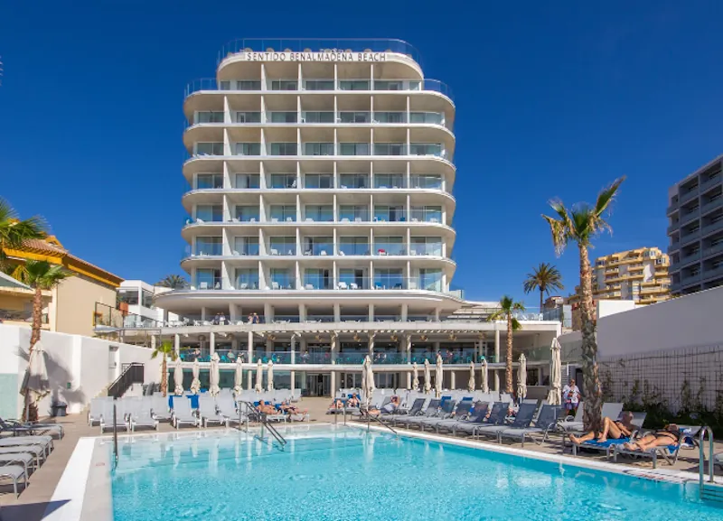 Hotel Benalmadena Beach, a beachfront hotel in Malaga with ocean views and modern amenities.